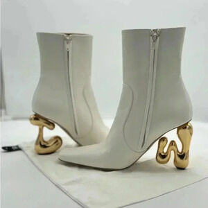 Brand New JW Anderson
Women's White Bubble Leather Ankle Boots.